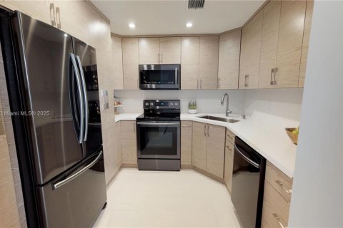 Condominio en alquiler en Miami Beach, Florida, 2 dormitorios, 135.64 m2 № 2012732 - foto 11