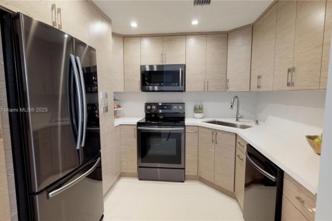 Condominio en alquiler en Miami Beach, Florida, 2 dormitorios, 135.64 m2 № 2012732 - foto 12