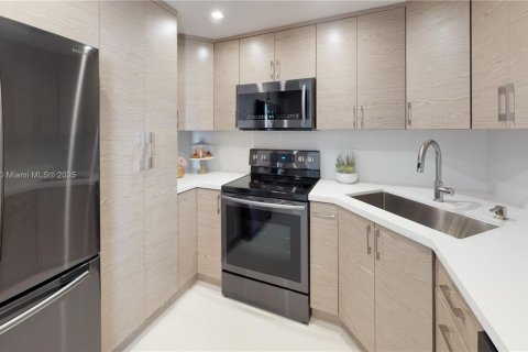 Condominio en alquiler en Miami Beach, Florida, 2 dormitorios, 135.64 m2 № 2012732 - foto 7