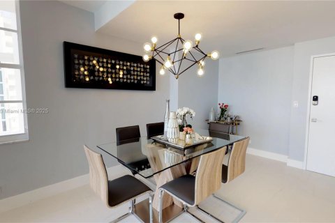 Condominio en alquiler en Miami Beach, Florida, 2 dormitorios, 135.64 m2 № 2012732 - foto 17