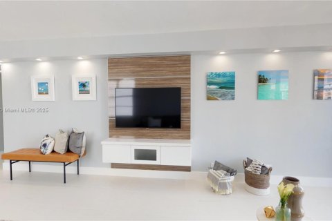 Condominio en alquiler en Miami Beach, Florida, 2 dormitorios, 135.64 m2 № 2012732 - foto 16