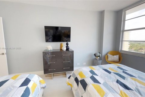 Condominio en alquiler en Miami Beach, Florida, 2 dormitorios, 135.64 m2 № 2012732 - foto 25