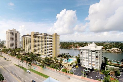 Condominio en alquiler en Miami Beach, Florida, 2 dormitorios, 135.64 m2 № 2012732 - foto 6