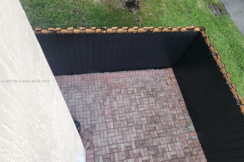 Casa en venta en Doral, Florida, 4 dormitorios, 214.79 m2 № 1975369 - foto 17