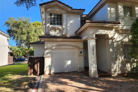 Casa en venta en Doral, Florida, 4 dormitorios, 214.79 m2 № 1975369 - foto 2