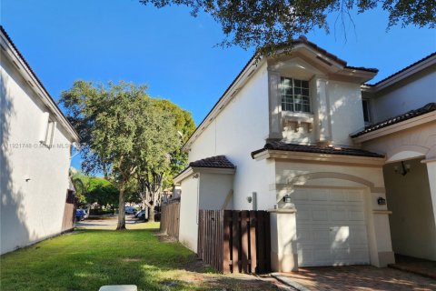 Casa en venta en Doral, Florida, 4 dormitorios, 214.79 m2 № 1975369 - foto 4