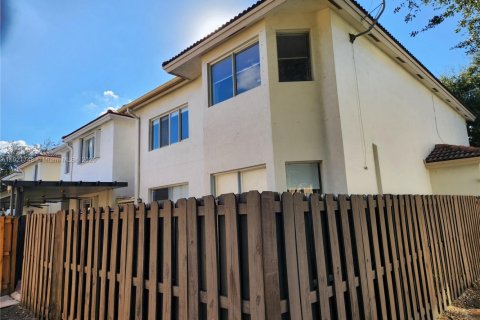 Casa en venta en Doral, Florida, 4 dormitorios, 214.79 m2 № 1975369 - foto 5