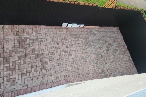 Casa en venta en Doral, Florida, 4 dormitorios, 214.79 m2 № 1975369 - foto 16