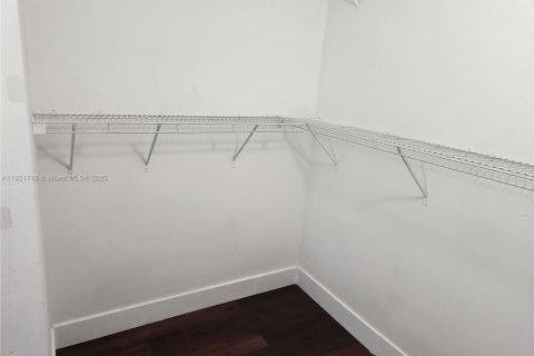 Casa en venta en Doral, Florida, 4 dormitorios, 214.79 m2 № 1975369 - foto 24