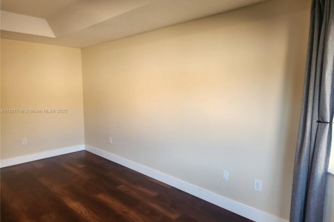 Casa en venta en Doral, Florida, 4 dormitorios, 214.79 m2 № 1975369 - foto 12