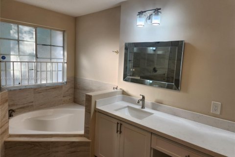 Casa en venta en Doral, Florida, 4 dormitorios, 214.79 m2 № 1975369 - foto 29