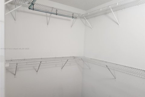 Casa en venta en Doral, Florida, 4 dormitorios, 214.79 m2 № 1975369 - foto 25