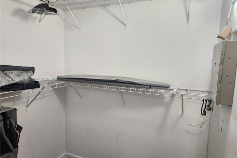 Casa en venta en Doral, Florida, 4 dormitorios, 214.79 m2 № 1975369 - foto 23