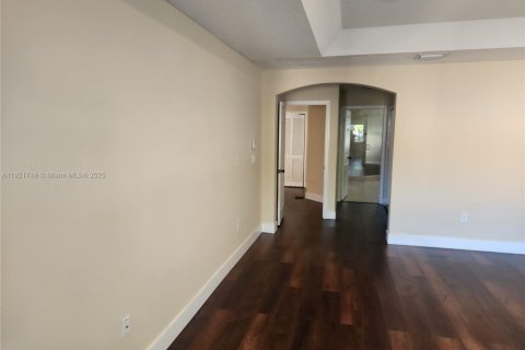 Casa en venta en Doral, Florida, 4 dormitorios, 214.79 m2 № 1975369 - foto 14