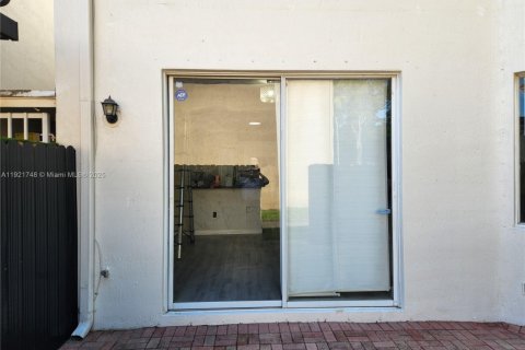 Casa en venta en Doral, Florida, 4 dormitorios, 214.79 m2 № 1975369 - foto 6