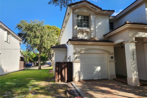 Casa en venta en Doral, Florida, 4 dormitorios, 214.79 m2 № 1975369 - foto 3