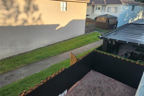 Casa en venta en Doral, Florida, 4 dormitorios, 214.79 m2 № 1975369 - foto 19