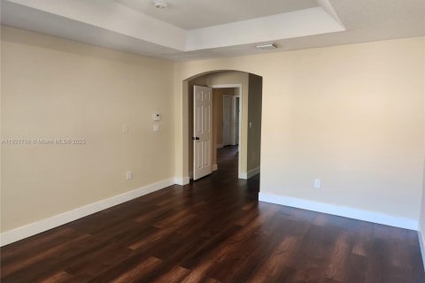 Casa en venta en Doral, Florida, 4 dormitorios, 214.79 m2 № 1975369 - foto 10