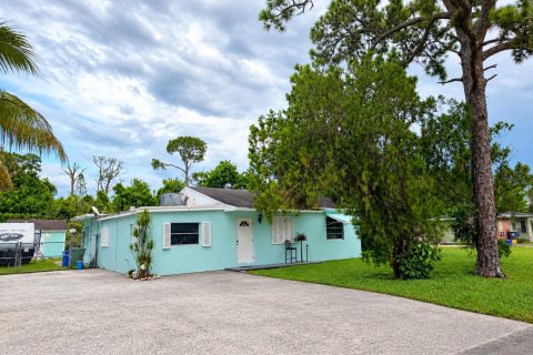 House in Palm Springs, Florida 4 bedrooms, 120.68 sq.m. № 2353000