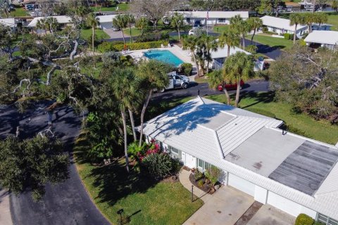 House in Englewood, Florida 2 bedrooms, 104.79 sq.m. № 1886337 - photo 4