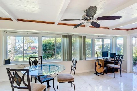 House in Englewood, Florida 2 bedrooms, 104.79 sq.m. № 1886337 - photo 12
