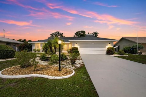 House in Sun City Center, Florida 2 bedrooms, 156.08 sq.m. № 2221147