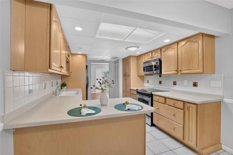 House in Sun City Center, Florida 2 bedrooms, 156.08 sq.m. № 2221147 - photo 16