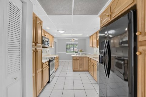 House in Sun City Center, Florida 2 bedrooms, 156.08 sq.m. № 2221147 - photo 11