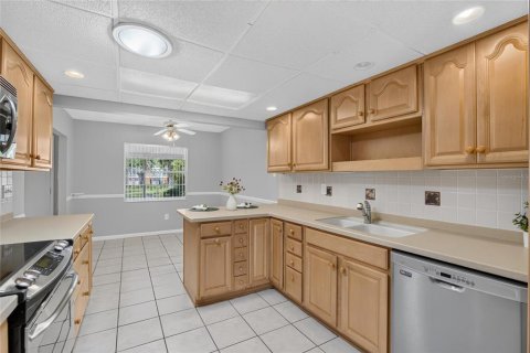 House in Sun City Center, Florida 2 bedrooms, 156.08 sq.m. № 2221147 - photo 13