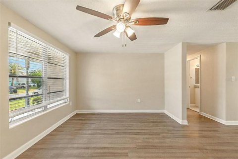 Casa en venta en Port Richey, Florida, 2 dormitorios, 109.9 m2 № 1914102 - foto 8
