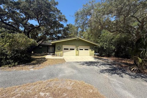House in Eastpoint, Florida 3 bedrooms, 168.8 sq.m. № 2206035