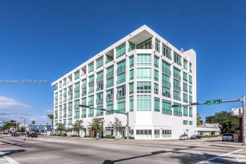 Estudio en el Condominio en Miami, Florida  № 2154505