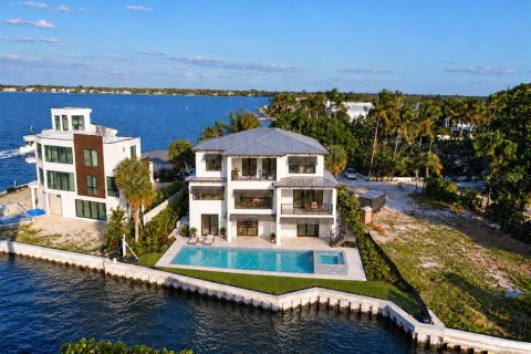 Villa ou maison à vendre à Sarasota, Floride: 4 chambres, 360.83 m2 № 2430468 - photo 2