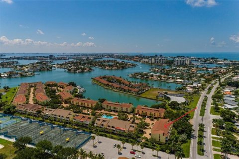 Touwnhouse à vendre à Treasure Island, Floride: 2 chambres, 162.58 m2 № 1907107 - photo 5