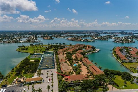 Touwnhouse à vendre à Treasure Island, Floride: 2 chambres, 162.58 m2 № 1907107 - photo 4