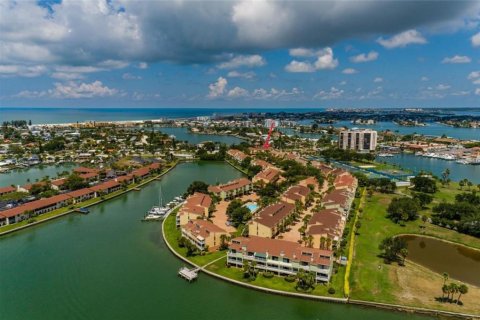 Touwnhouse à vendre à Treasure Island, Floride: 2 chambres, 162.58 m2 № 1907107 - photo 3