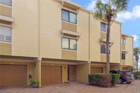 Touwnhouse à vendre à Treasure Island, Floride: 2 chambres, 162.58 m2 № 1907107 - photo 1