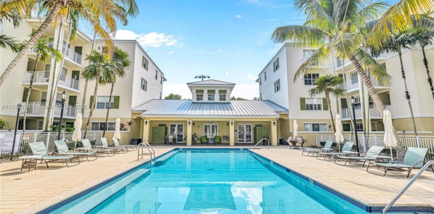 Adosado en Pinecrest, Florida 4 dormitorios, 206.8 m2 № 1501054
