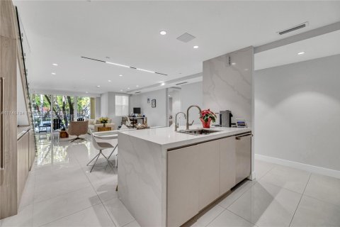 Adosado en venta en Pinecrest, Florida, 4 dormitorios, 206.8 m2 № 1501054 - foto 7
