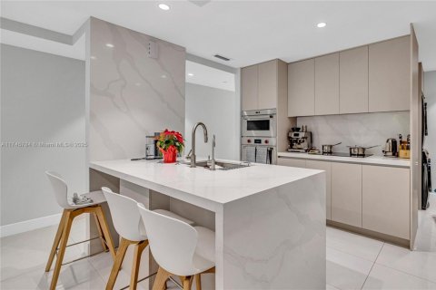 Adosado en venta en Pinecrest, Florida, 4 dormitorios, 206.8 m2 № 1501054 - foto 6