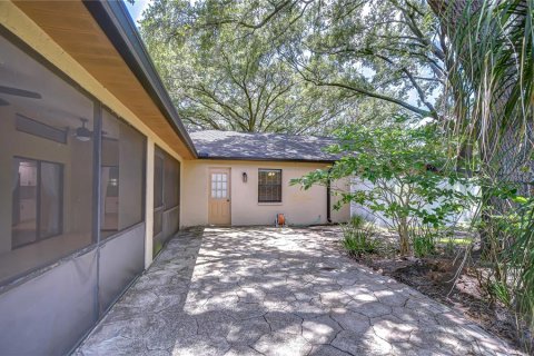 House in Brandon, Florida 5 bedrooms, 267.56 sq.m. № 1808226 - photo 3