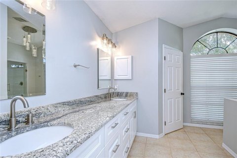 House in Brandon, Florida 5 bedrooms, 267.56 sq.m. № 1808226 - photo 16