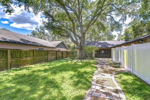 House in Brandon, Florida 5 bedrooms, 267.56 sq.m. № 1808226 - photo 26