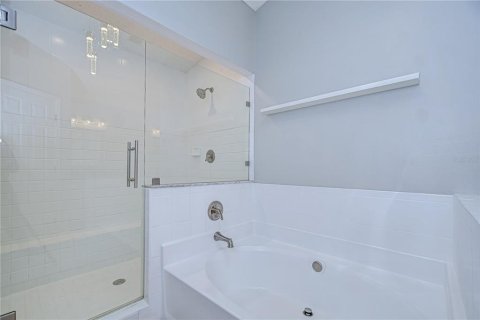 House in Brandon, Florida 5 bedrooms, 267.56 sq.m. № 1808226 - photo 17