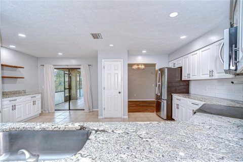 House in Brandon, Florida 5 bedrooms, 267.56 sq.m. № 1808226 - photo 9
