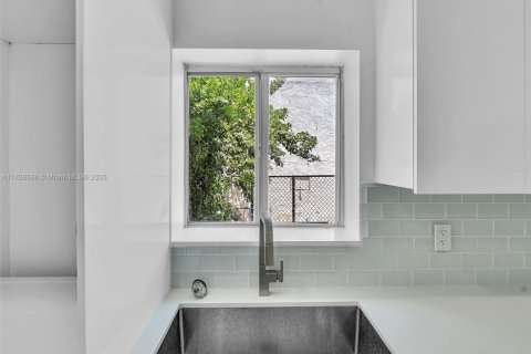 Купить коммерческую недвижимость в Норт-Майами, Флорида № 2034548 - фото 19