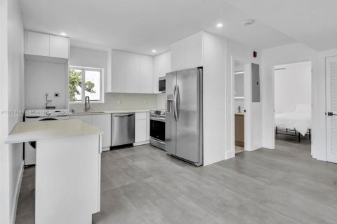 Купить коммерческую недвижимость в Норт-Майами, Флорида № 2034548 - фото 13