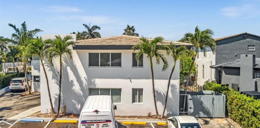 Коммерческая недвижимость в Норт-Майами, Флорида № 2034548