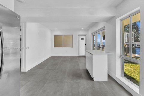 Купить коммерческую недвижимость в Норт-Майами, Флорида № 2034548 - фото 16