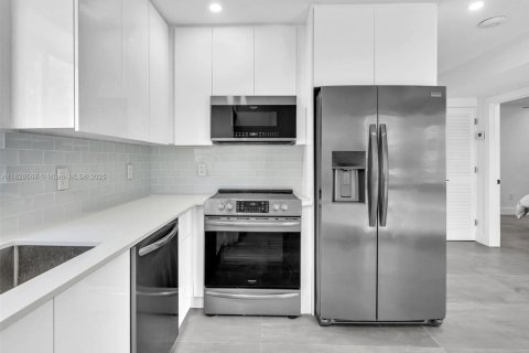 Купить коммерческую недвижимость в Норт-Майами, Флорида № 2034548 - фото 17